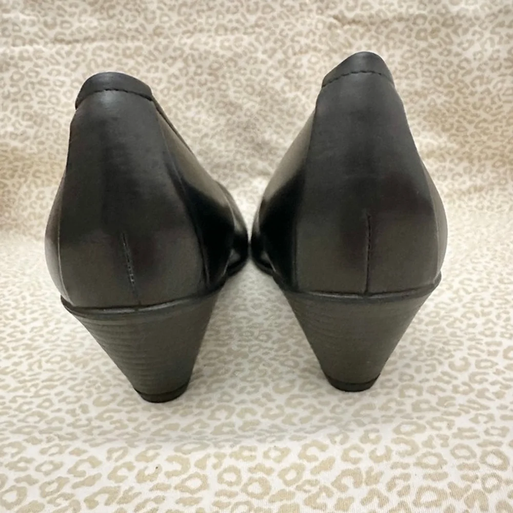 ECCO Black Leather 2.5